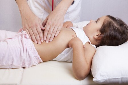 Mi hijo pasa días sin ir al baño: ¿Cuándo el estreñimiento deja de ser normal?