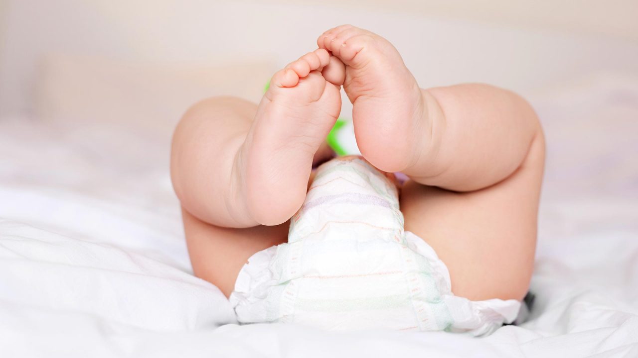 ¿Viste sangre en el pañal o en el baño de tu hijo? Mantén la calma y revisa esto